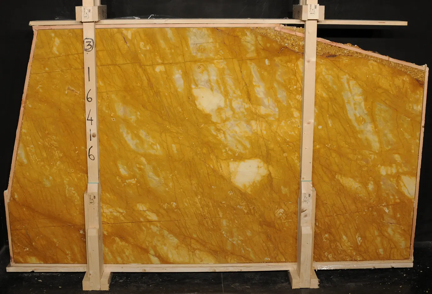 Giallo Siena Marmor, Plattenoberfläche – Marmi di Carrara – gold, rostrot (1)