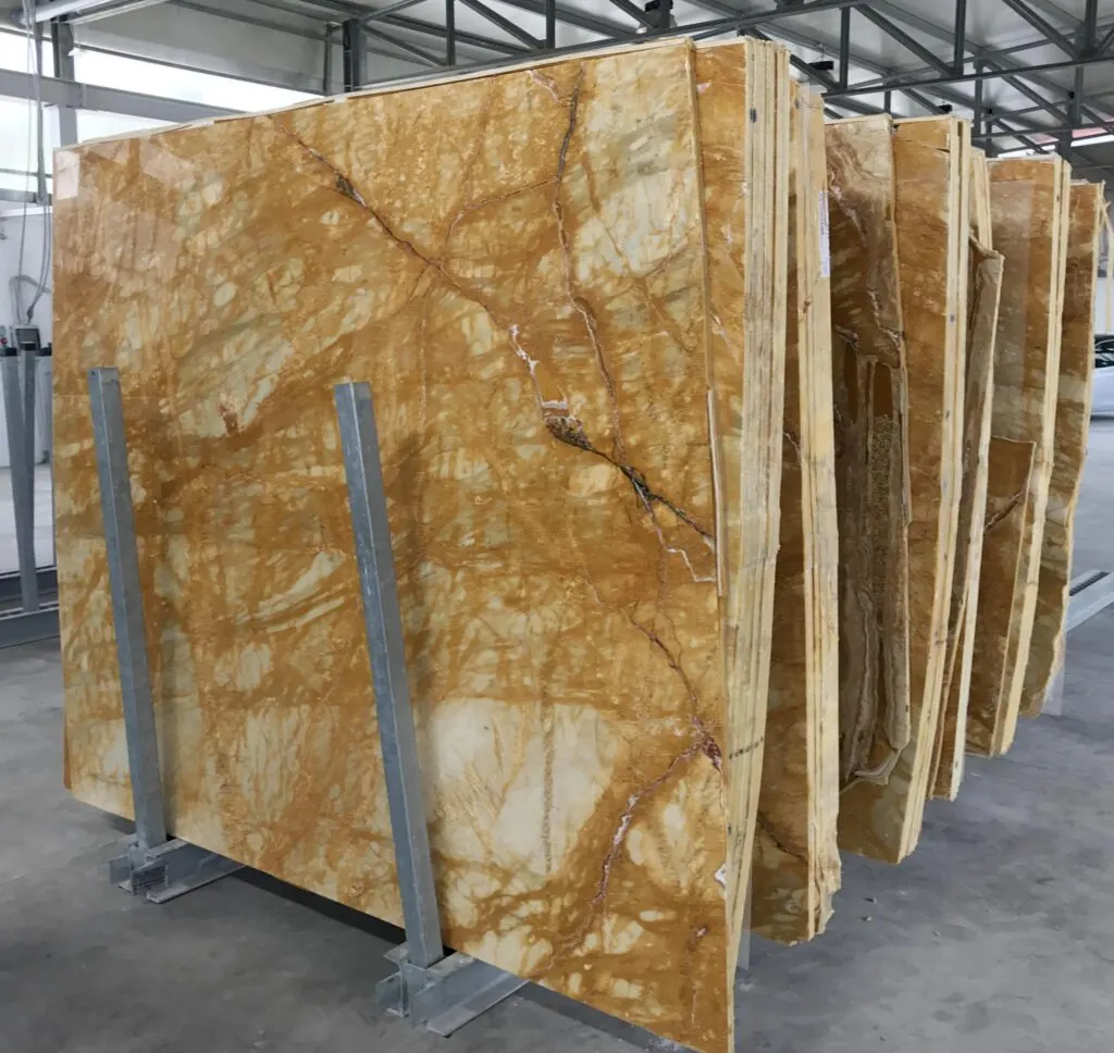 Giallo Siena marmo, superficie di lastra – Marmi di Carrara – verde, grigio (14)