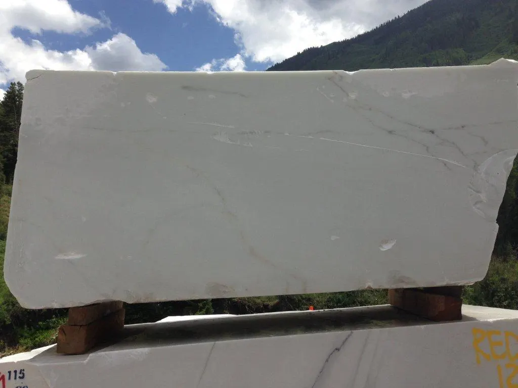 Gold Vein Locati mármol, superficie de losa – Marmi di Carrara – gris, antracita (13)