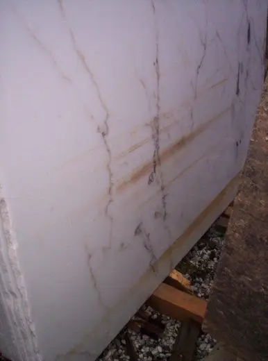 Gold Vein Locati marble surface detail – Marmi di Carrara – light grey, violet (15)