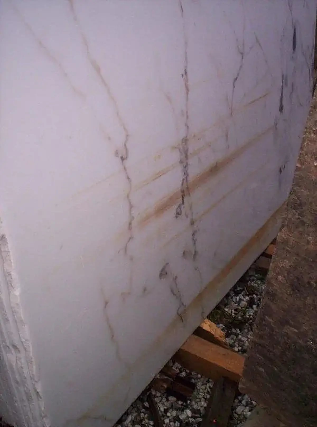 Gold Vein Locati marbre, détail de surface – Marmi di Carrara – gris clair, violet (15)