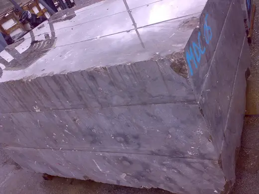 Golden Brown marble quarry block – Marmi di Carrara – violet, charcoal (1)