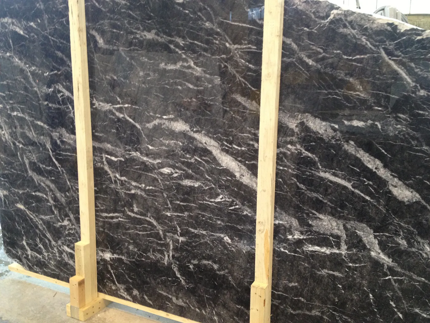 Grigio Carnico Marmor, Oberflächendetail – Marmi di Carrara – anthrazit, grün (13)