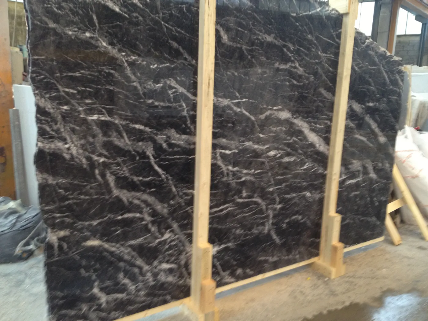 Grigio Carnico marbre, surface de dalle – Marmi di Carrara – anthracite, beige (16)