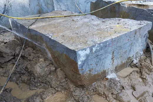 Grigio Carnico мрамор, поверхность плиты – Marmi di Carrara – светло-серый, антрацитовый (5)
