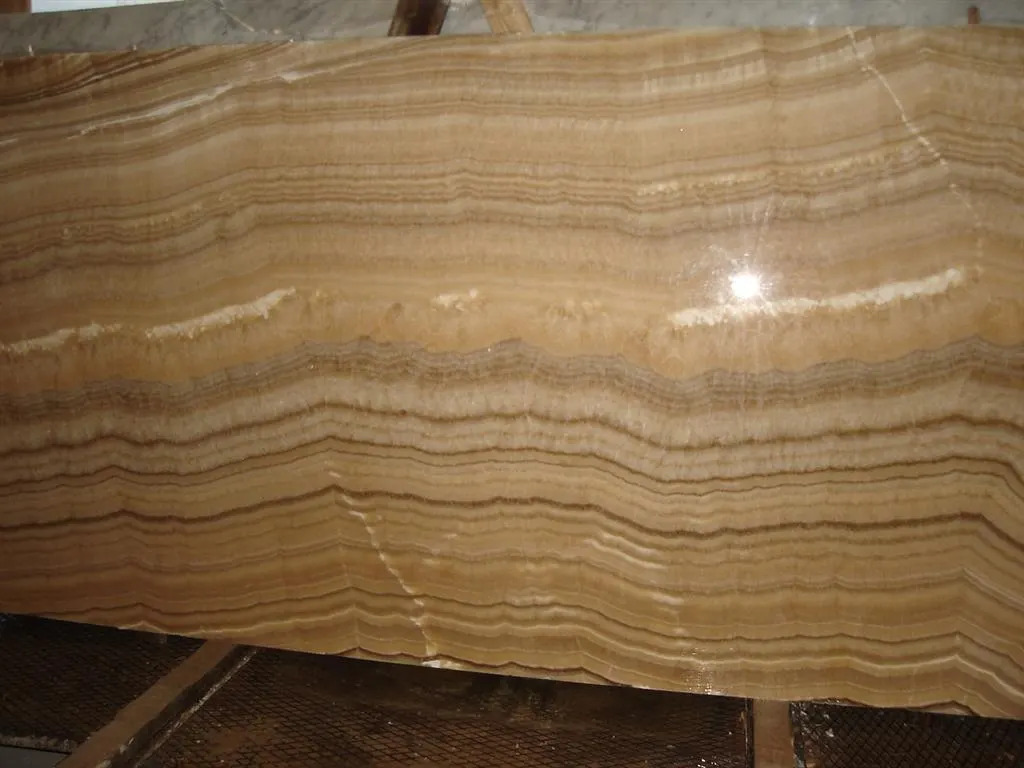 Honey Onyx marble slab surface – Marmi di Carrara – gold, brown (10)