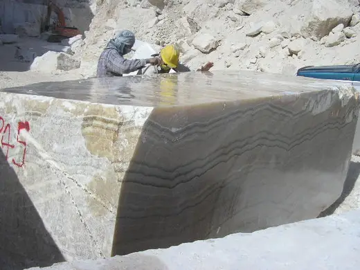 Honey Onyx marbre, surface de dalle – Marmi di Carrara – doré, brun (2)