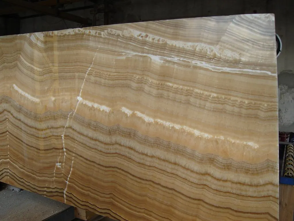 Honey Onyx mármol, superficie de losa – Marmi di Carrara – gris, marrón (5)