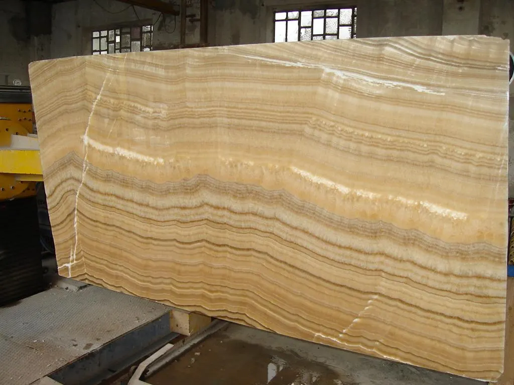 Honey Onyx marble slab surface – Marmi di Carrara – gold, beige (6)
