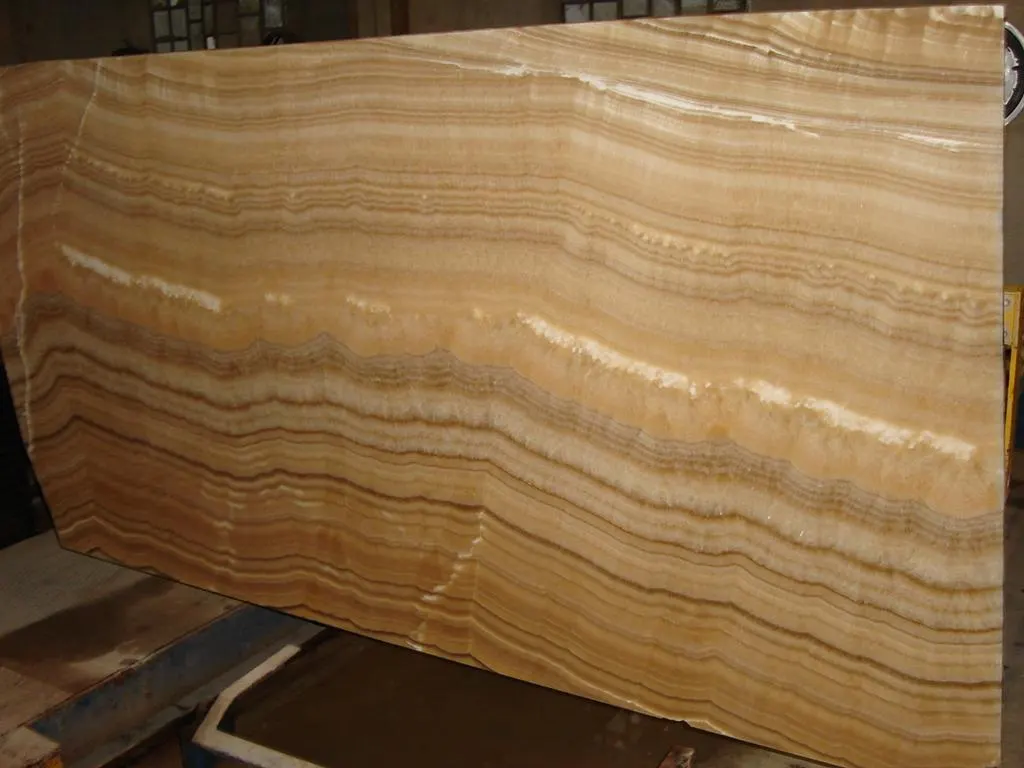 Honey Onyx мрамор, поверхность плиты – Marmi di Carrara – золотистый, коричневый (9)