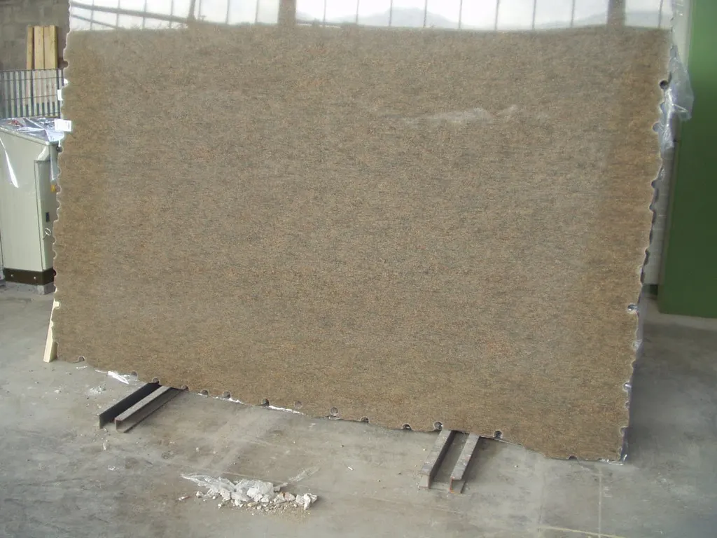 Juparana Brown mármol, superficie de losa – Marmi di Carrara – gris, verde (1)