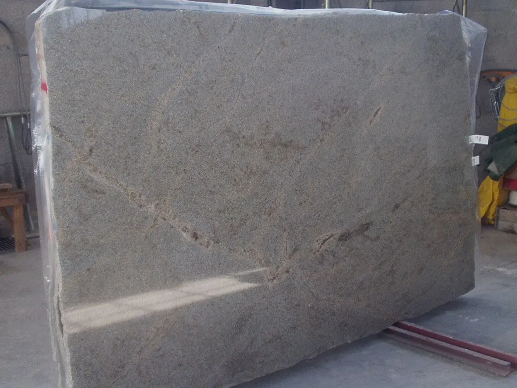 Juparana Cinzia marmo, superficie di lastra – Marmi di Carrara – grigio, verde (1)
