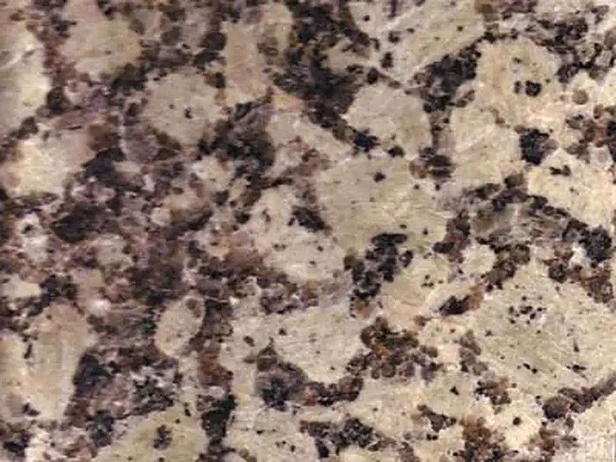 Karelia Beige granito, muestra pulida – Marmi di Carrara – beige, violeta (1)