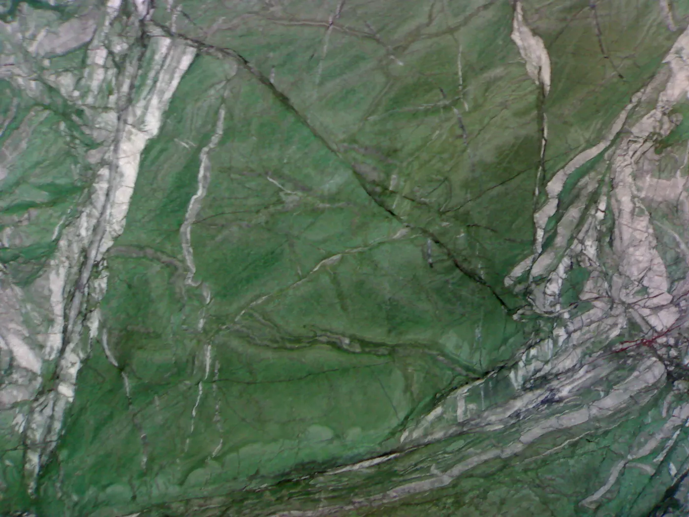 Malachite мрамор, поверхность плиты – Marmi di Carrara – антрацитовый, зелёный (2)