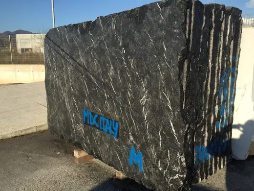 Nero Marquina мрамор, поверхность плиты – Marmi di Carrara – антрацитовый, зелёный (12)