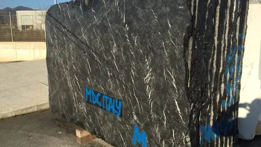 Nero Marquina мрамор, поверхность плиты – Marmi di Carrara – антрацитовый, слоновая кость (14)