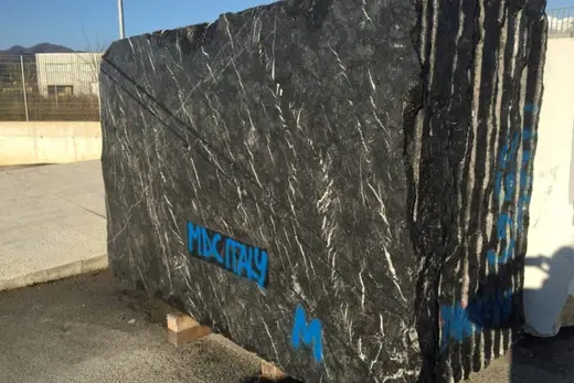Nero Marquina мрамор, поверхность плиты – Marmi di Carrara – серый, фиолетовый (17)