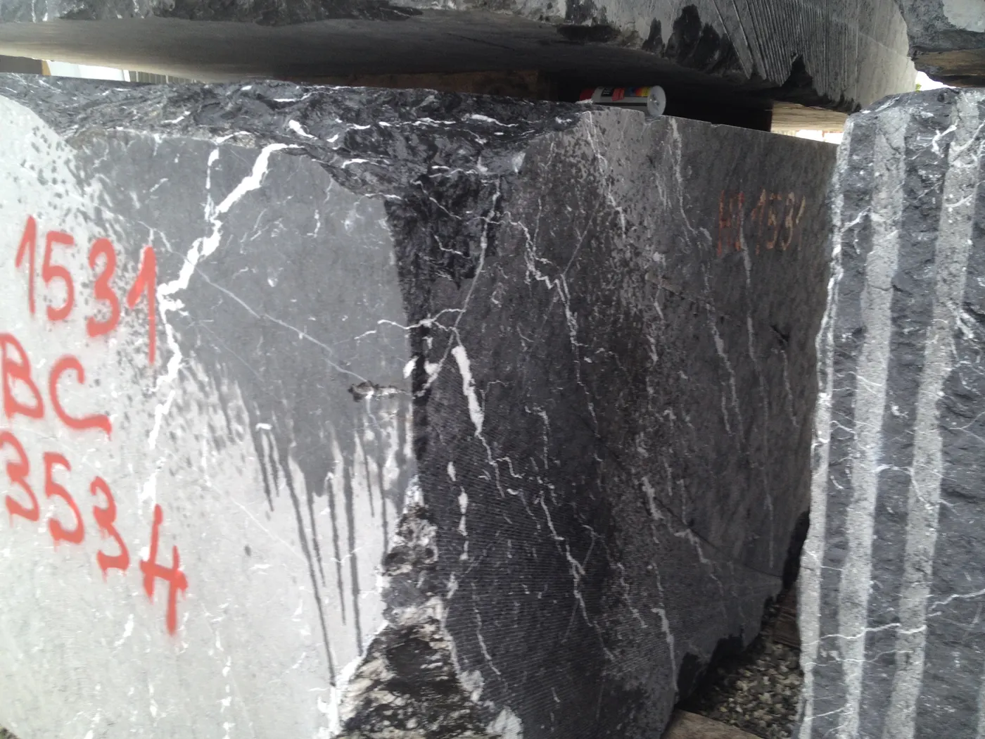 Nero Marquina mármol, superficie de losa – Marmi di Carrara – antracita, marfil (6)