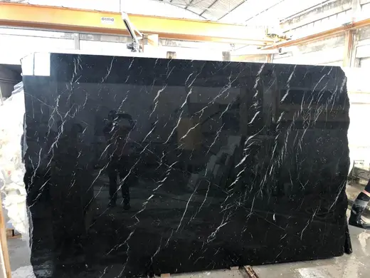 Nero Marquina мрамор, поверхность плиты – Marmi di Carrara – чёрный, белый (9)