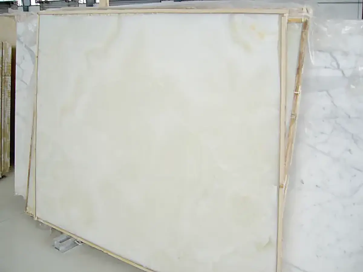 Onice Bianco ónix, superficie de losa – Marmi di Carrara – marfil, gris claro (17)