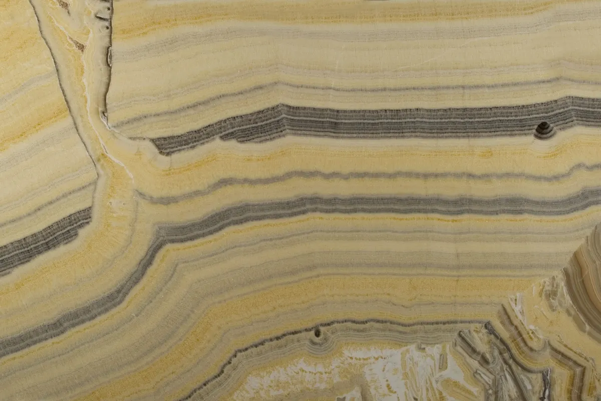 Onice Kilimangiaro ónix, superficie de losa – Marmi di Carrara – dorado, beige (1)