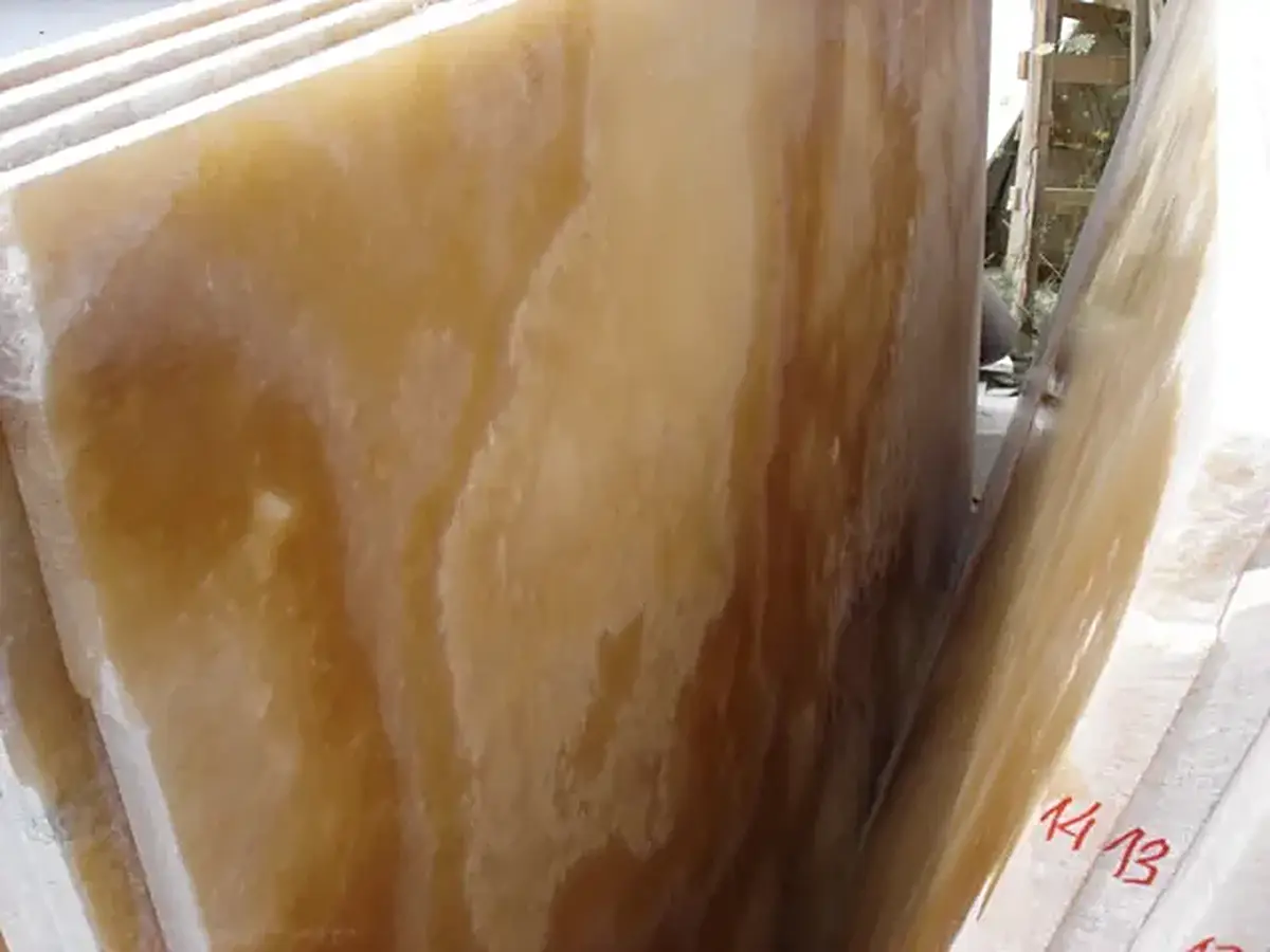 Onice Miele onice, superficie di lastra – Marmi di Carrara – oro, marrone (7)