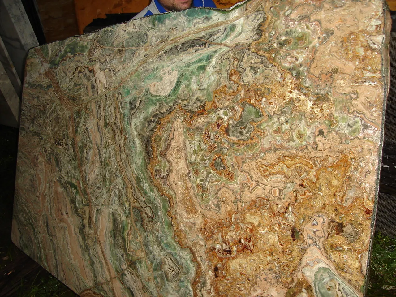 Onice Smeraldo Onyx, Plattenoberfläche – Marmi di Carrara – gold, braun (1)