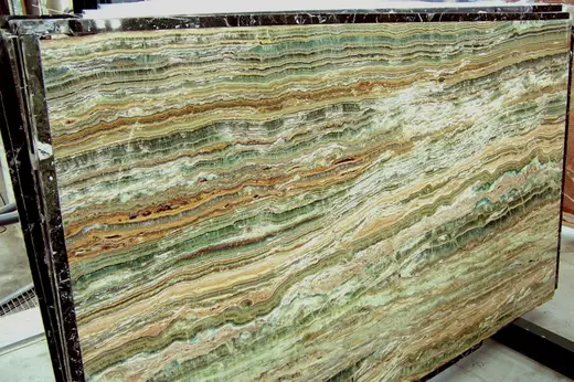Onice Smeraldo ónix, superficie de losa – Marmi di Carrara – dorado, marrón (4)