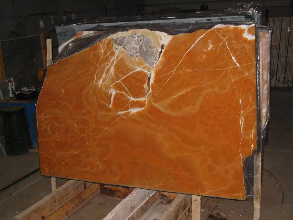 Orange Onyx onyx slab surface – Marmi di Carrara – rust red, black (1)