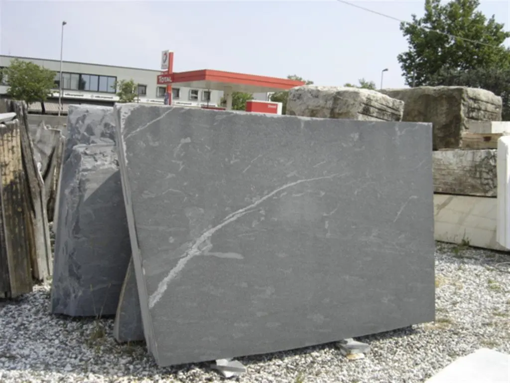Pietra Del Cardoso pierre naturelle, surface de dalle – Marmi di Carrara – gris, anthracite (9)