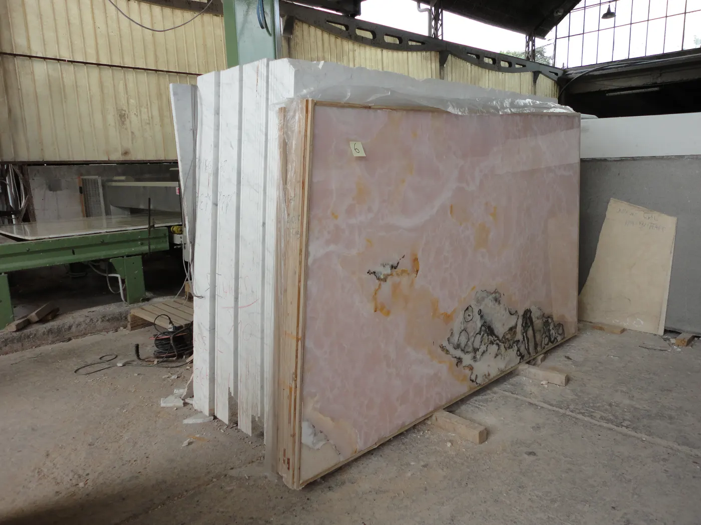 Pink Onyx onyx slab surface – Marmi di Carrara – grey, violet (10)