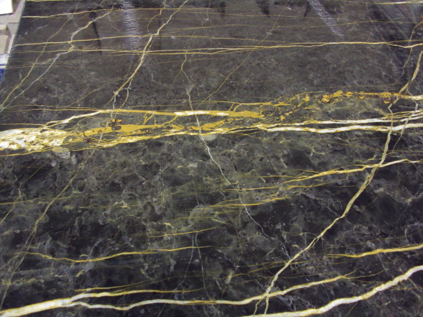 Port Laurent mármol, muestra pulida – Marmi di Carrara – antracita, verde (2)