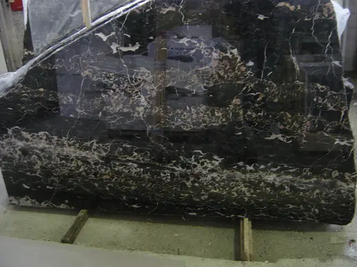 Portoro marbre, surface de dalle – Marmi di Carrara – noir, anthracite (17)