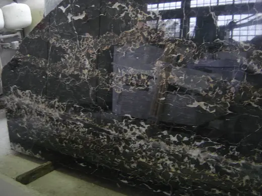 Portoro marbre, surface de dalle – Marmi di Carrara – anthracite, noir (18)