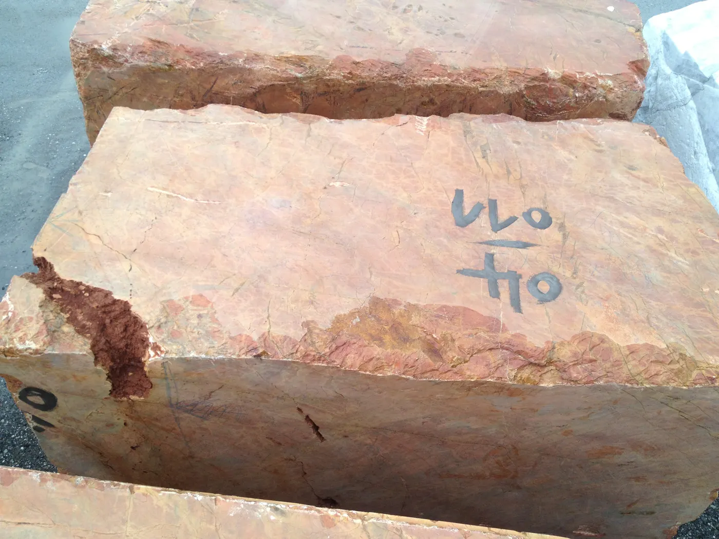 Rosso Damasco marble quarry block – Marmi di Carrara – ivory, brown (11)
