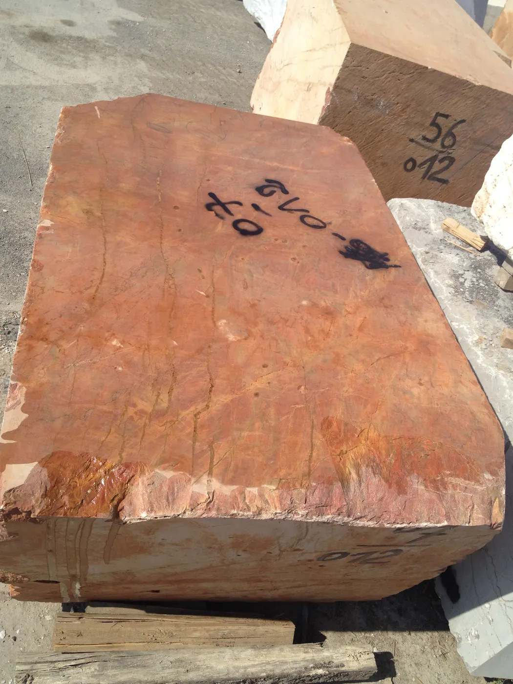 Rosso Damasco marbre, surface de dalle – Marmi di Carrara – doré, brun (42)