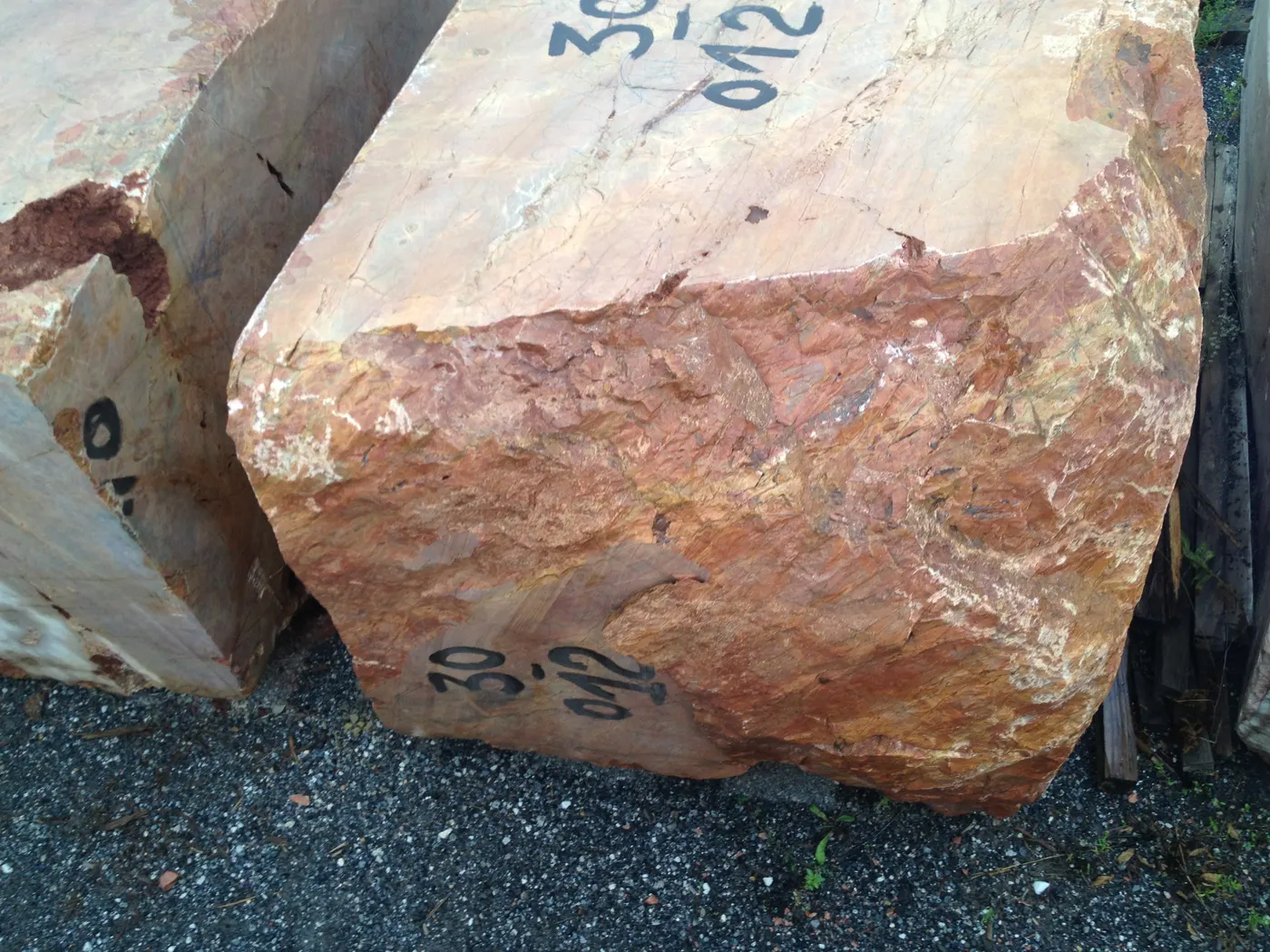 Rosso Damasco Marmor, Steinbruchblock – Marmi di Carrara – anthrazit, grau (8)