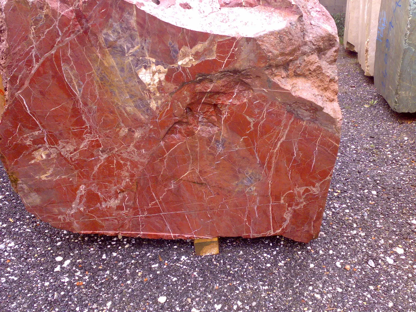 Rosso Diaspro marmo, blocco di cava – Marmi di Carrara – rosso ruggine, grigio (7)