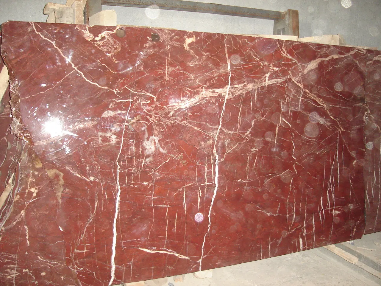 Rosso Diaspro marble slab surface – Marmi di Carrara – rust red, gold (8)
