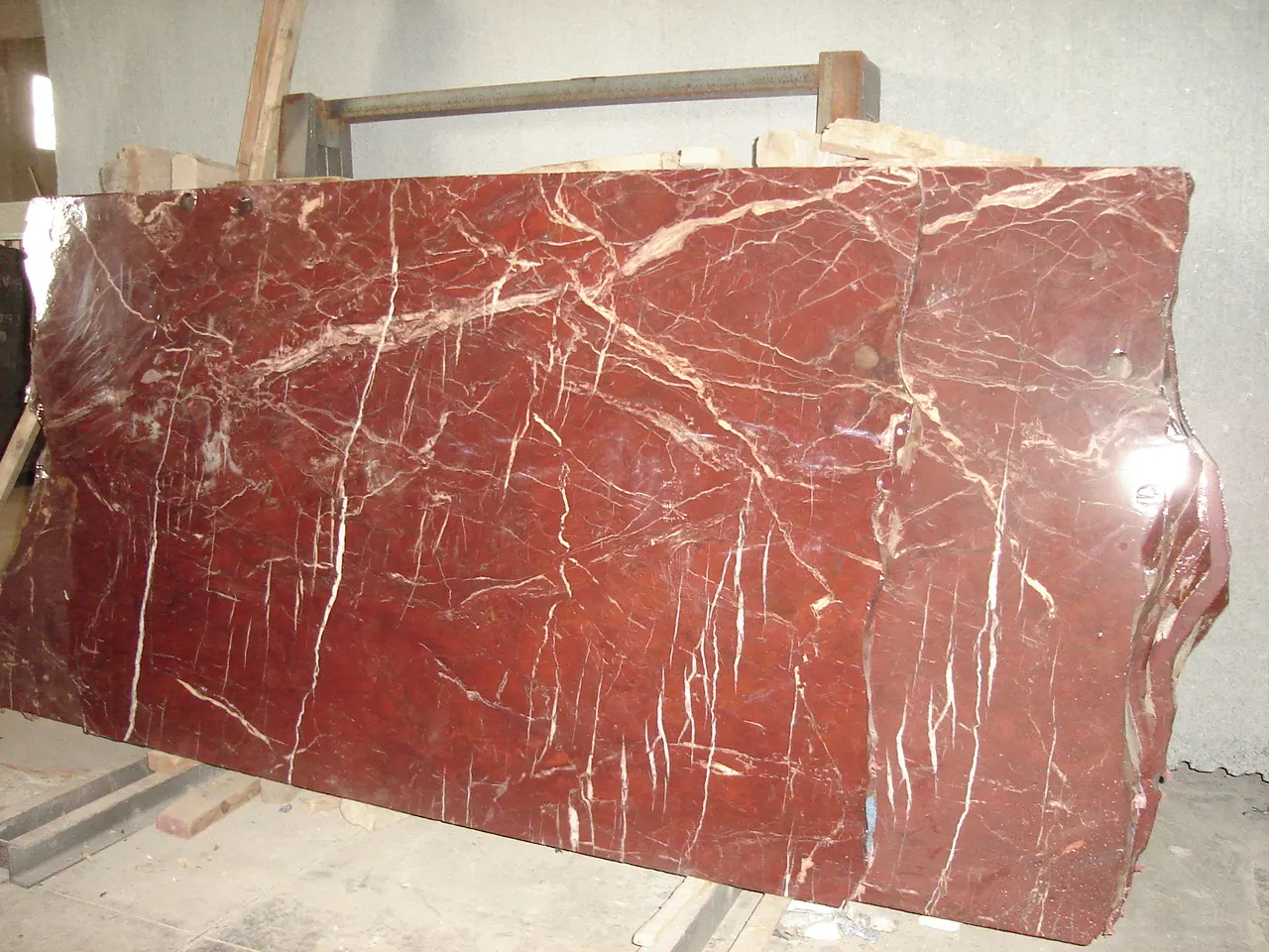 Rosso Diaspro мрамор, поверхность плиты – Marmi di Carrara – золотистый, ржаво-красный (9)