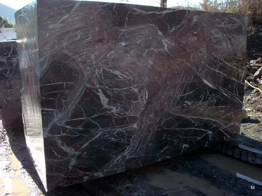 Rosso Levanto sandstone slab surface – Marmi di Carrara – charcoal, violet (2)