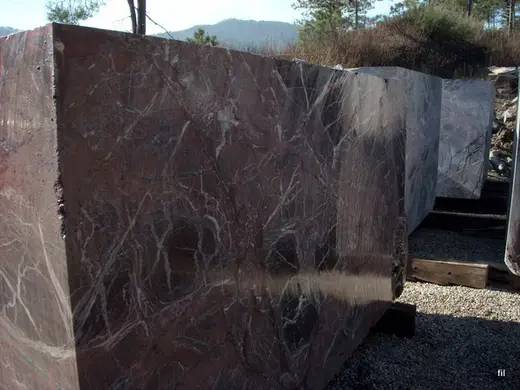 Rosso Levanto sandstone slab surface – Marmi di Carrara – charcoal, black (3)