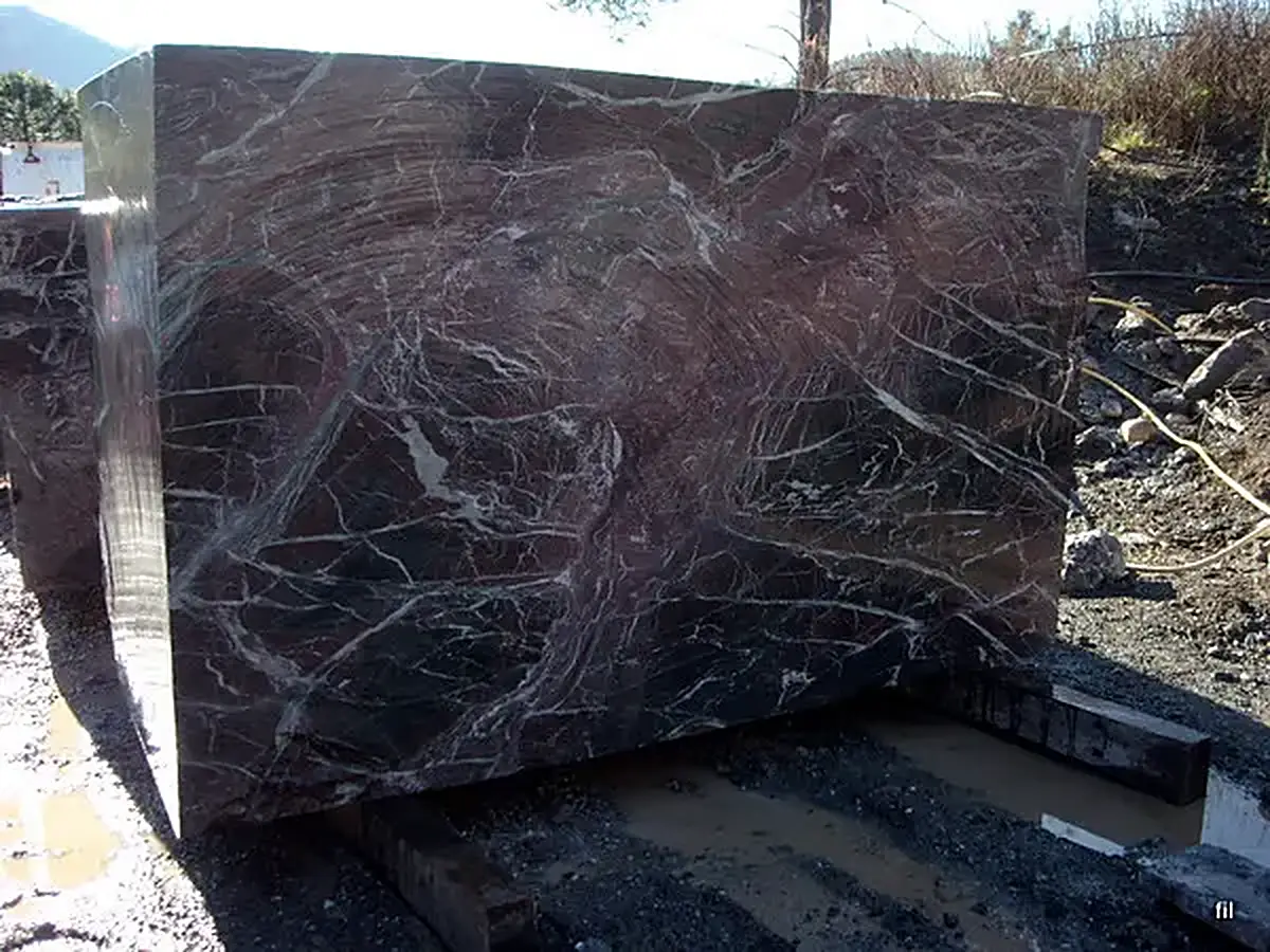Rosso Levanto grès, surface de dalle – Marmi di Carrara – anthracite, noir (7)