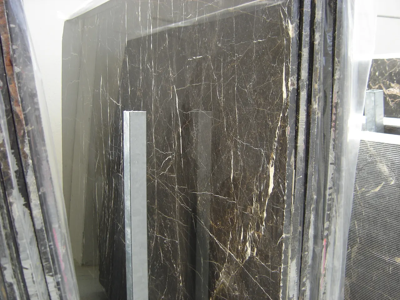 Saint Laurent marmo, superficie di lastra – Marmi di Carrara – verde, antracite (1)