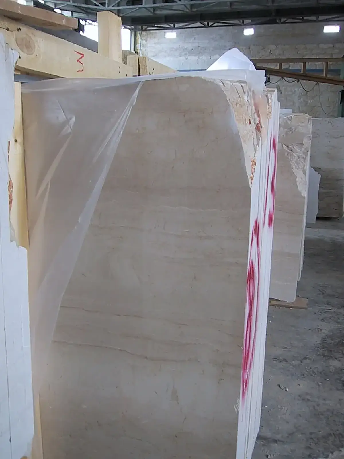 Serpeggiante calcaire, détail de surface – Marmi di Carrara – gris, anthracite (10)