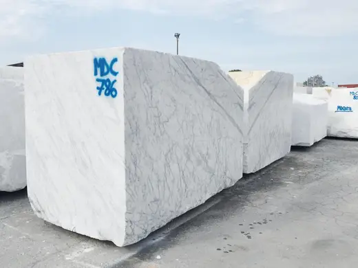 Statuarietto marmo, superficie di lastra – Marmi di Carrara – grigio chiaro, bianco (12)