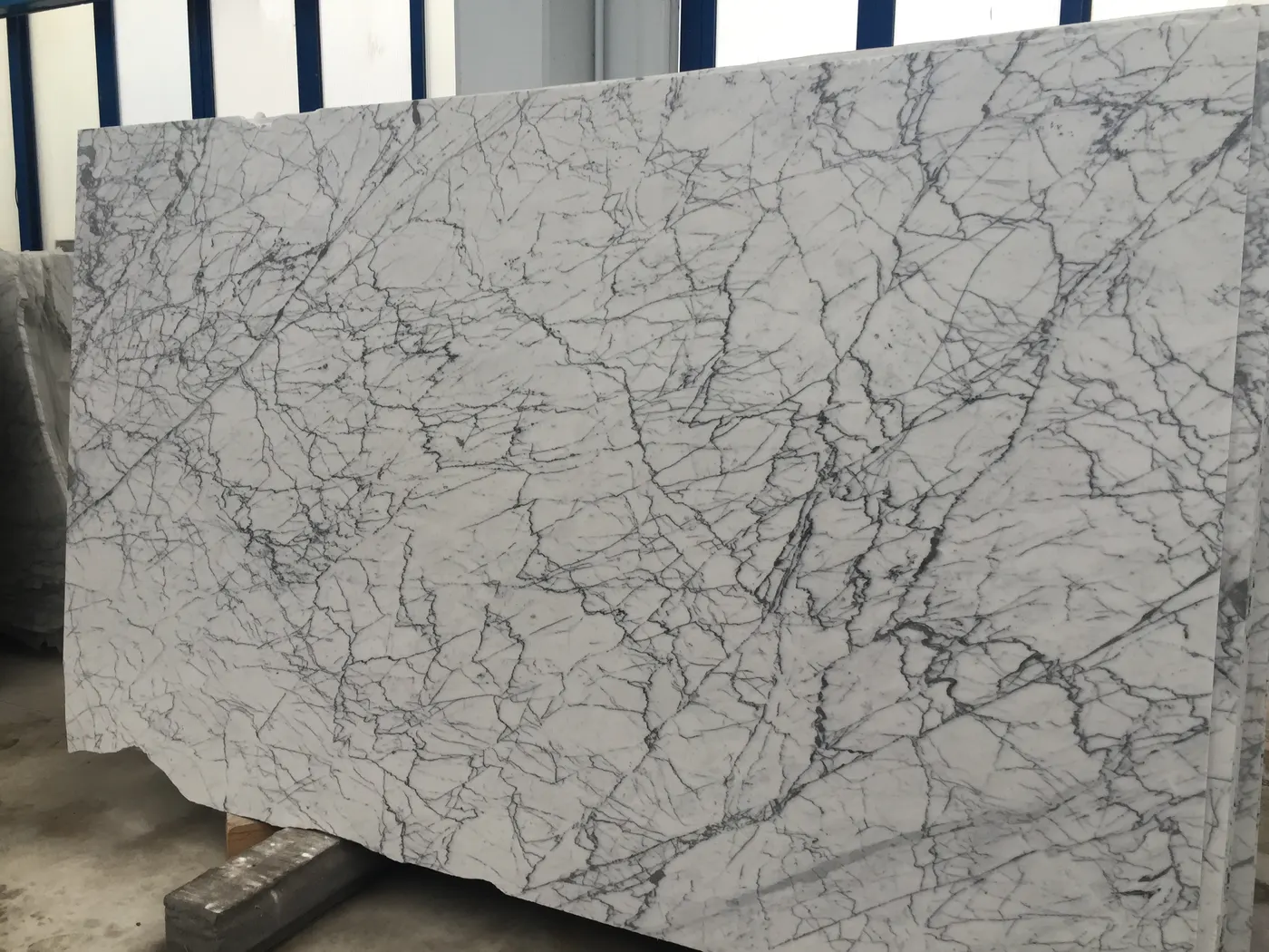 Statuarietto mármol, superficie de losa – Marmi di Carrara – gris, gris claro (13)