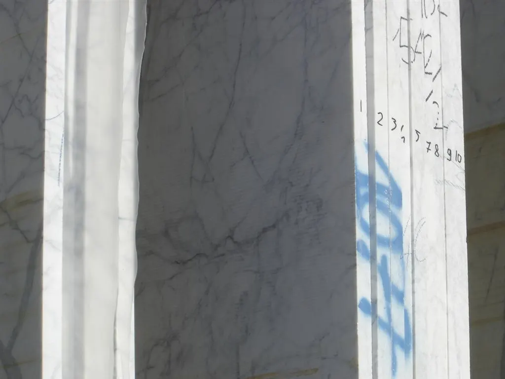 Statuarietto marbre, surface de dalle – Marmi di Carrara – anthracite, ivoire (18)