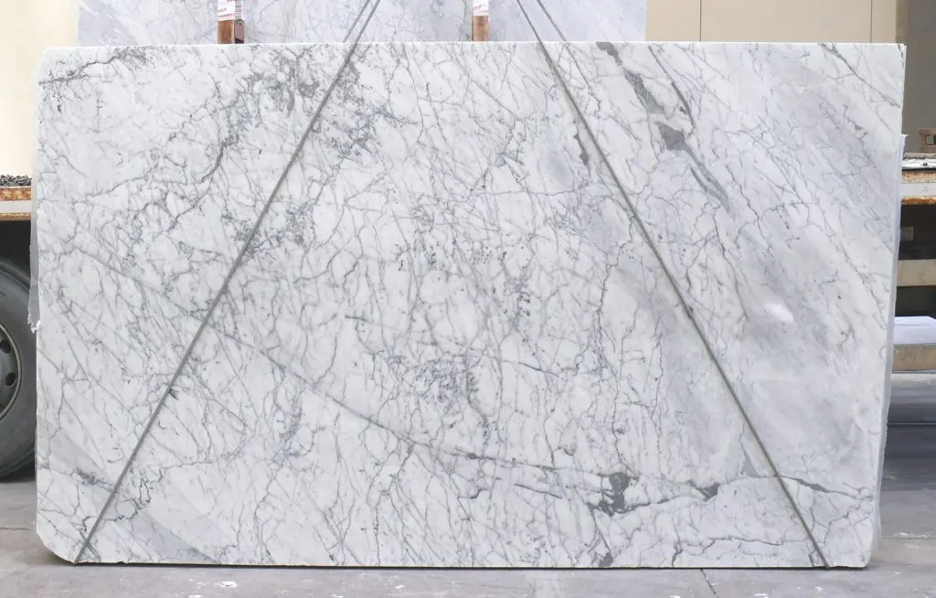 Statuarietto marmo, superficie di lastra – Marmi di Carrara – grigio chiaro, avorio (38)