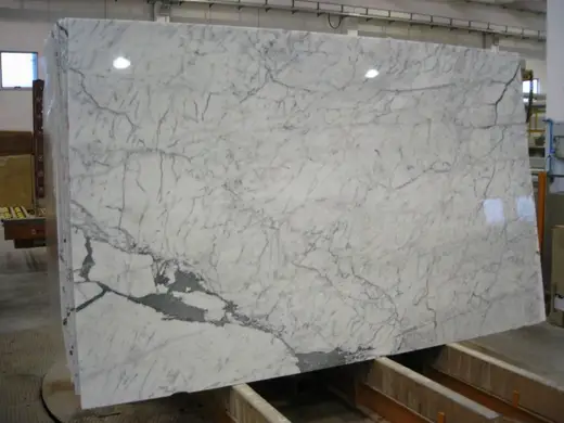 Statuarietto marbre, surface de dalle – Marmi di Carrara – gris, gris clair (50)